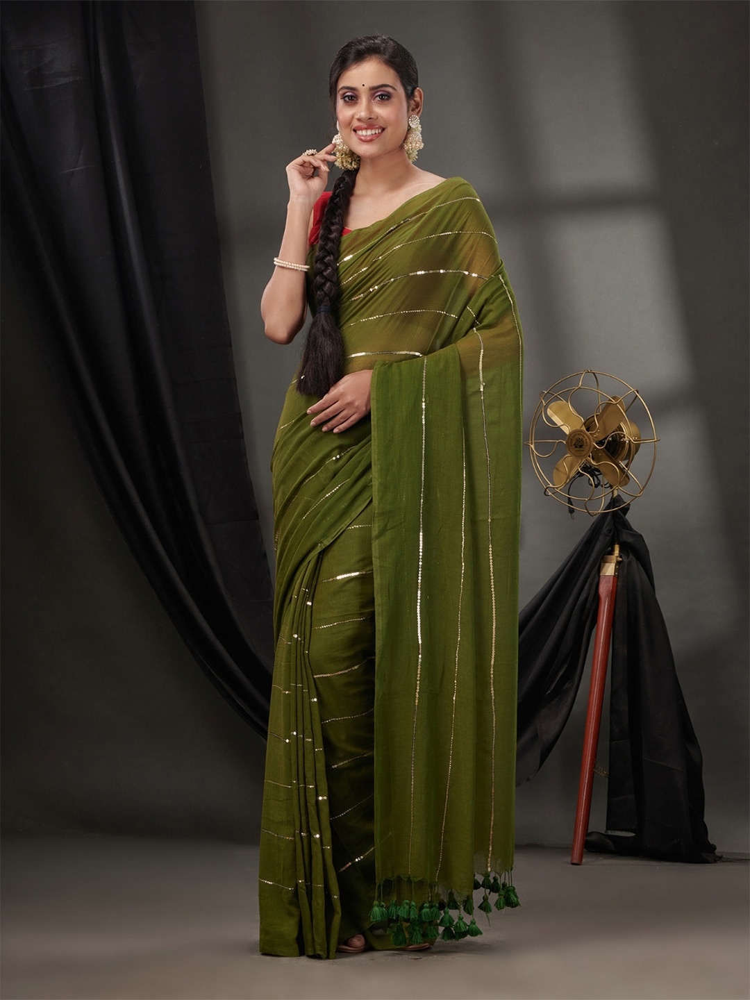 

Charukriti Embellished Sequinned Pure Cotton Saree, Green