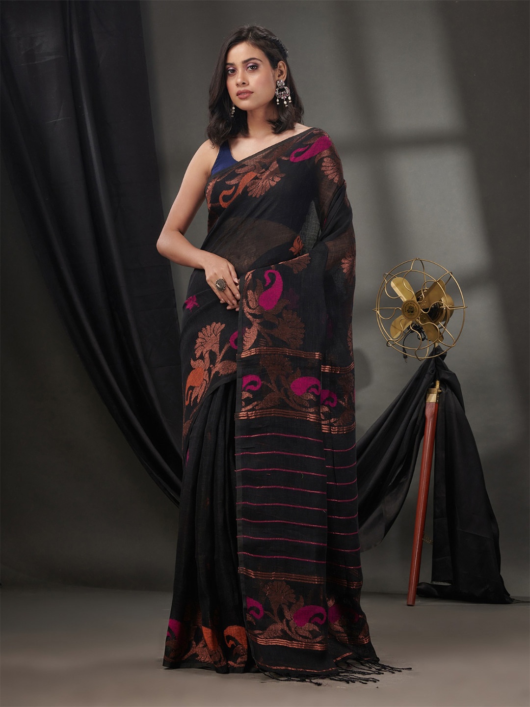 

Charukriti Woven Design Pure Linen Saree, Black