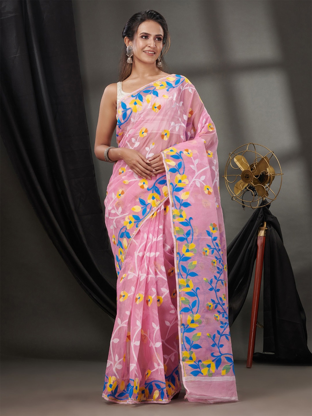 

Charukriti Floral Woven Design Pure Cotton Jamdani Saree, Pink