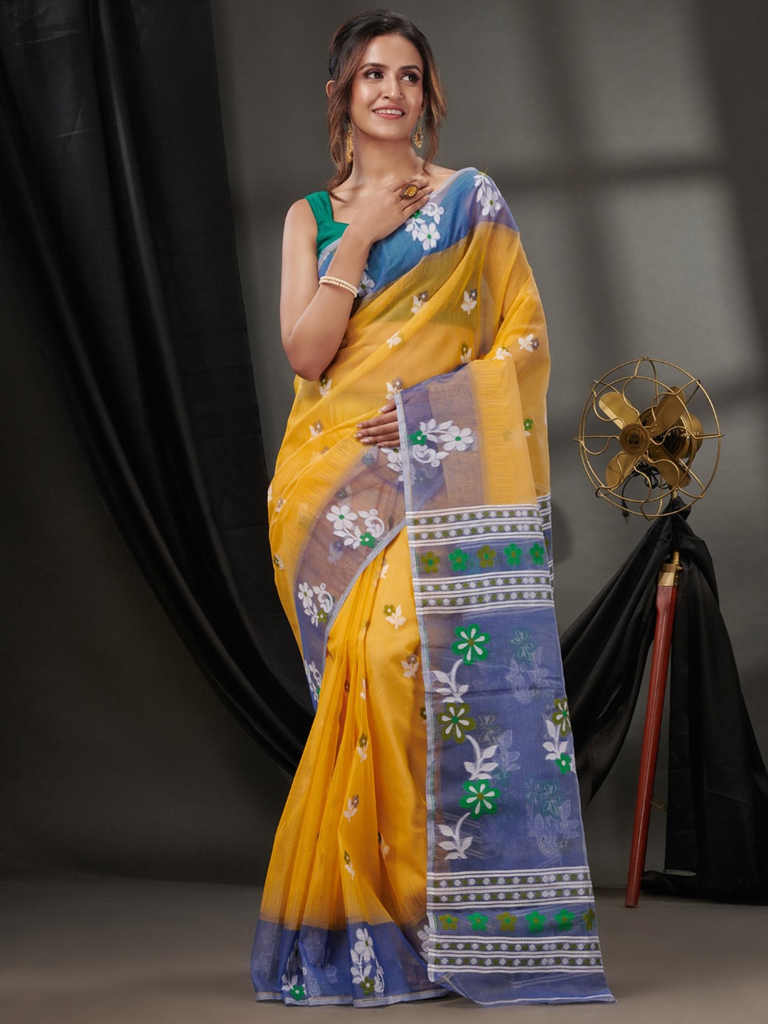 

Charukriti Woven Design Pure Cotton Jamdani Saree, Yellow