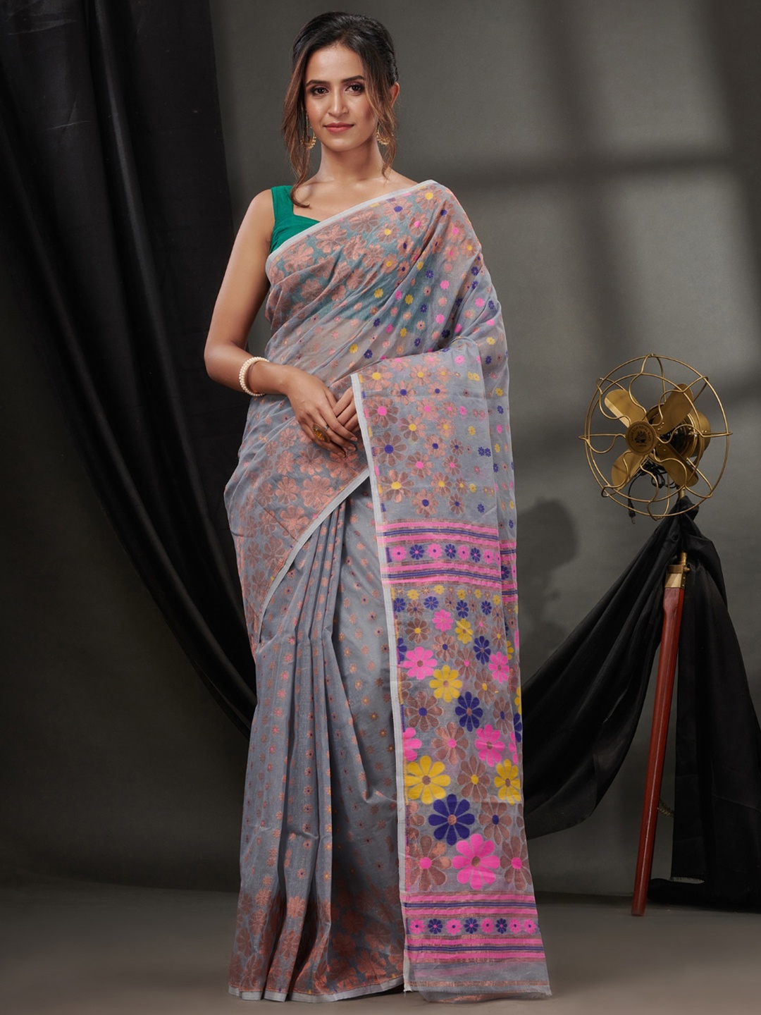 

Charukriti Floral Woven Design Pure Cotton Jamdani Saree, Grey
