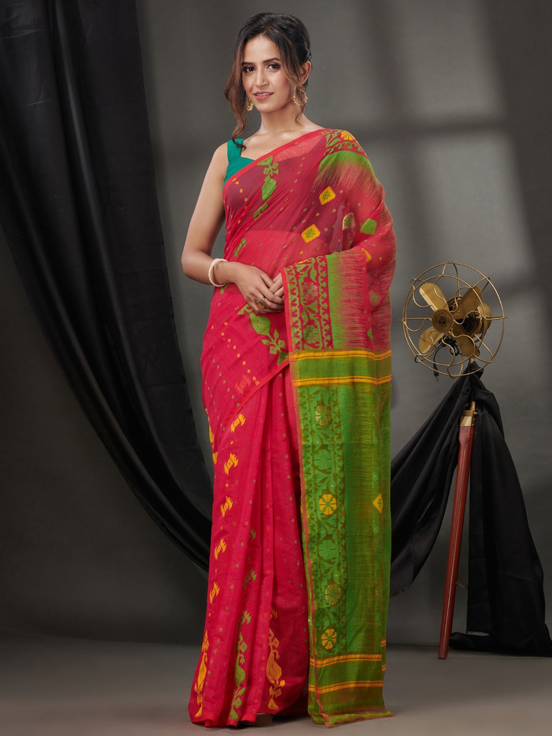 

Charukriti Ethnic Motifs Woven Design Silk Cotton Jamdani Saree, Red