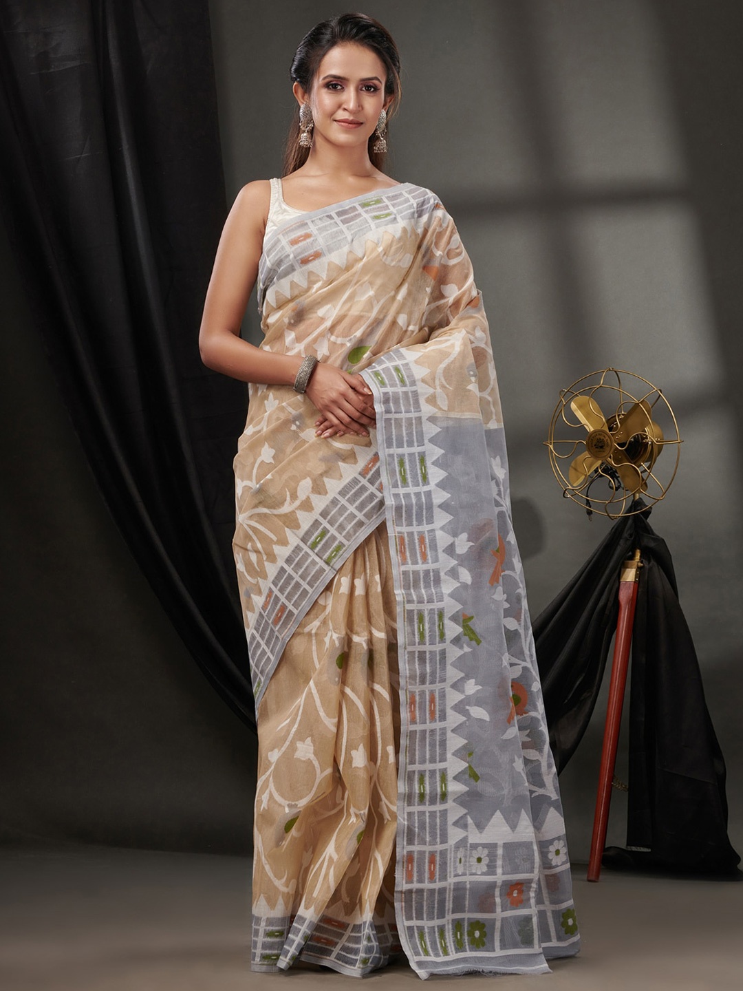

Charukriti Woven Design Pure Cotton Jamdani Saree, Beige