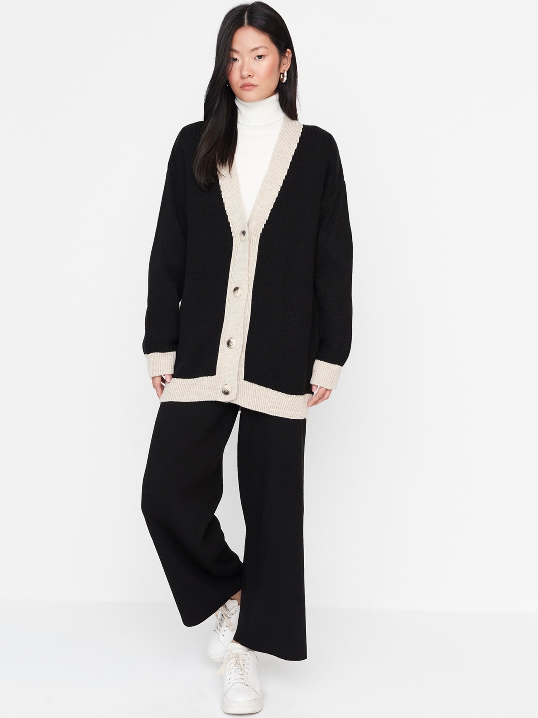 

Trendyol V-Neck Acrylic Sweater With Straight Trousers, Black