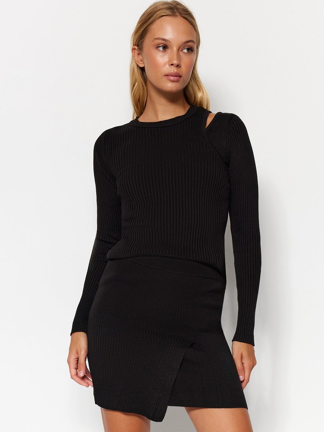 

Trendyol Acrylic Top With Skirt, Black