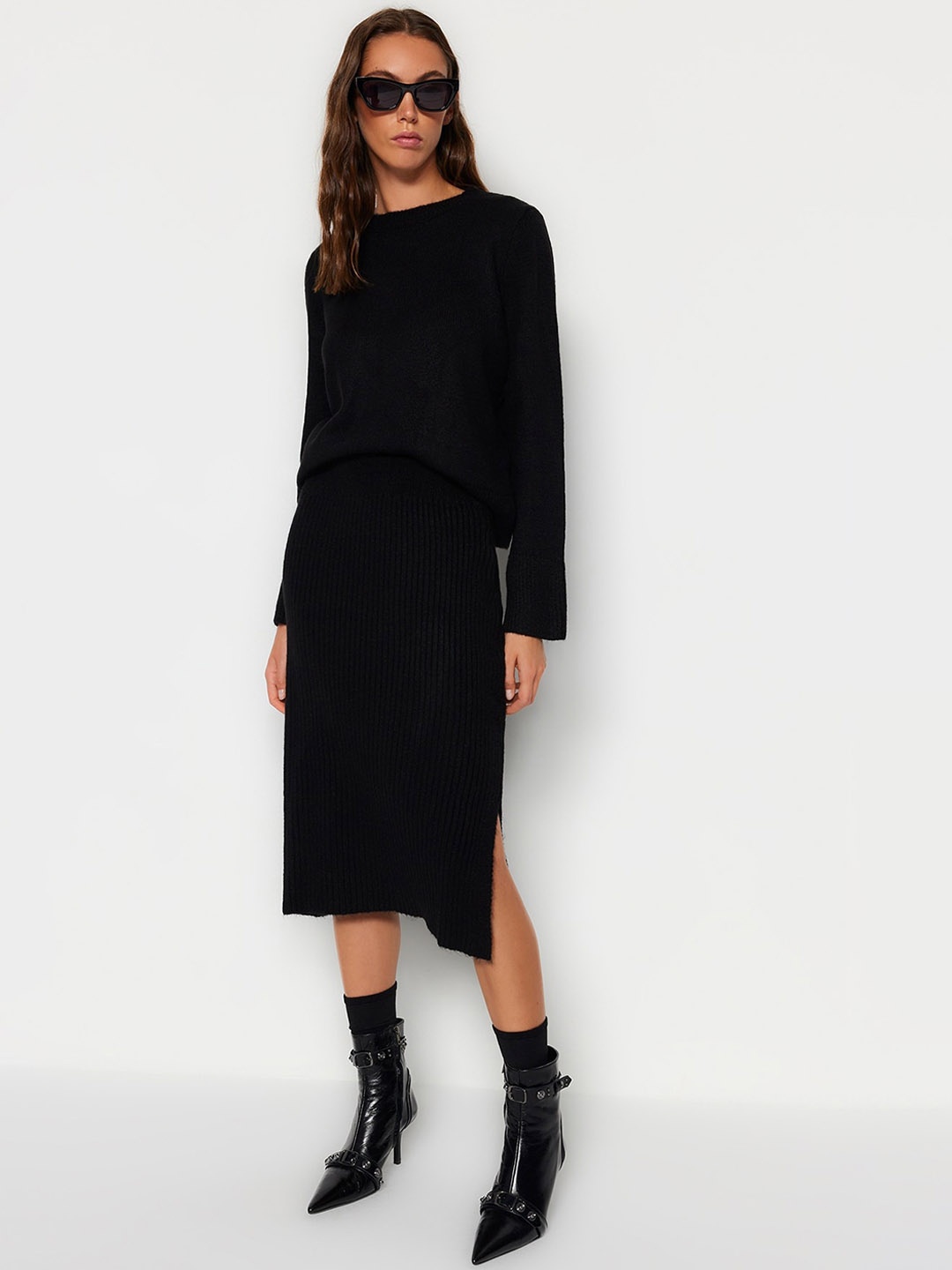 

Trendyol Round Neck Acrylic Top With Skirt, Black