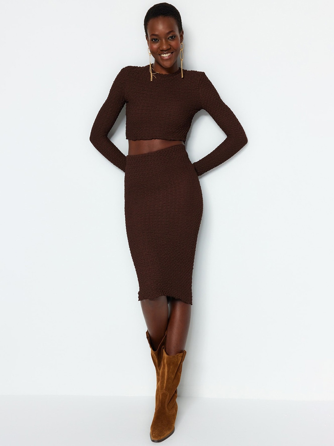 

Trendyol Self-Design Round-Neck Crop Top With Straight Skirt Co-Ords, Brown