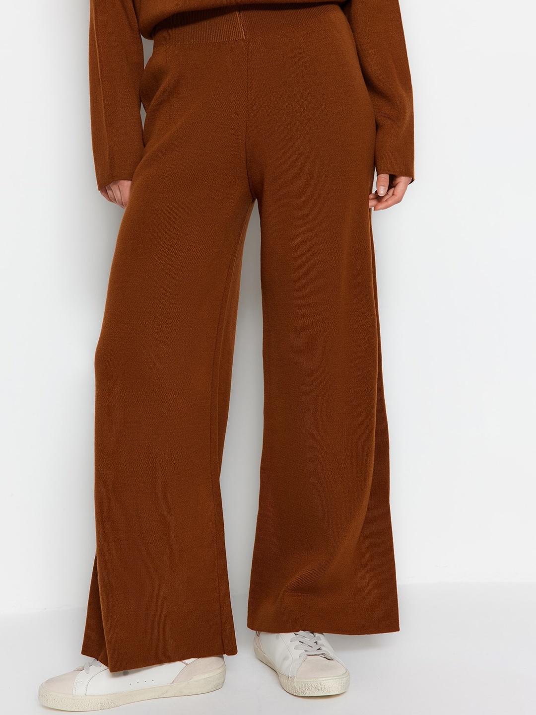 

Trendyol Round Neck Acrylic T Shirt With Palazzos, Brown