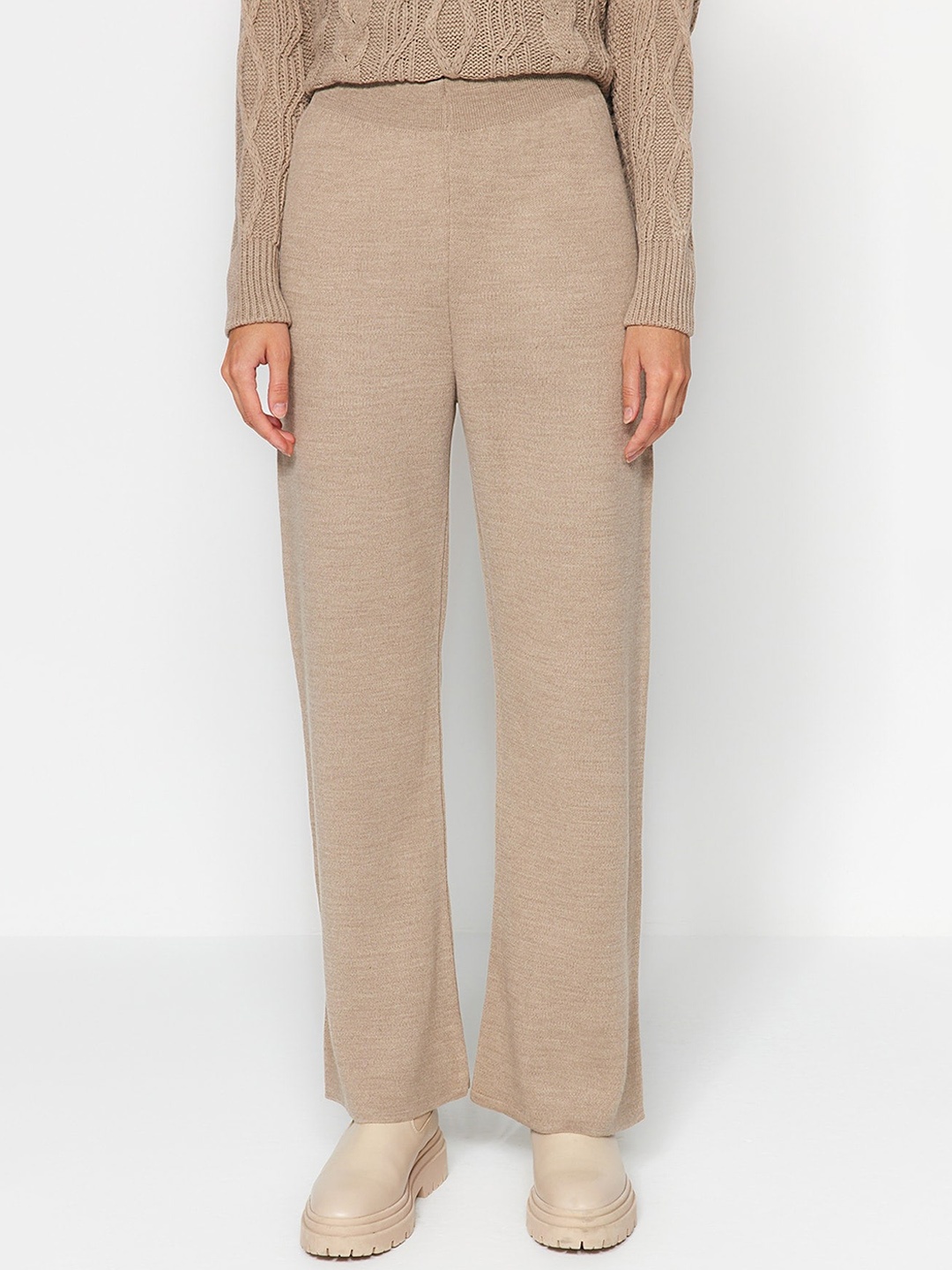 

Trendyol Acrylic T Shirt With Trousers, Beige