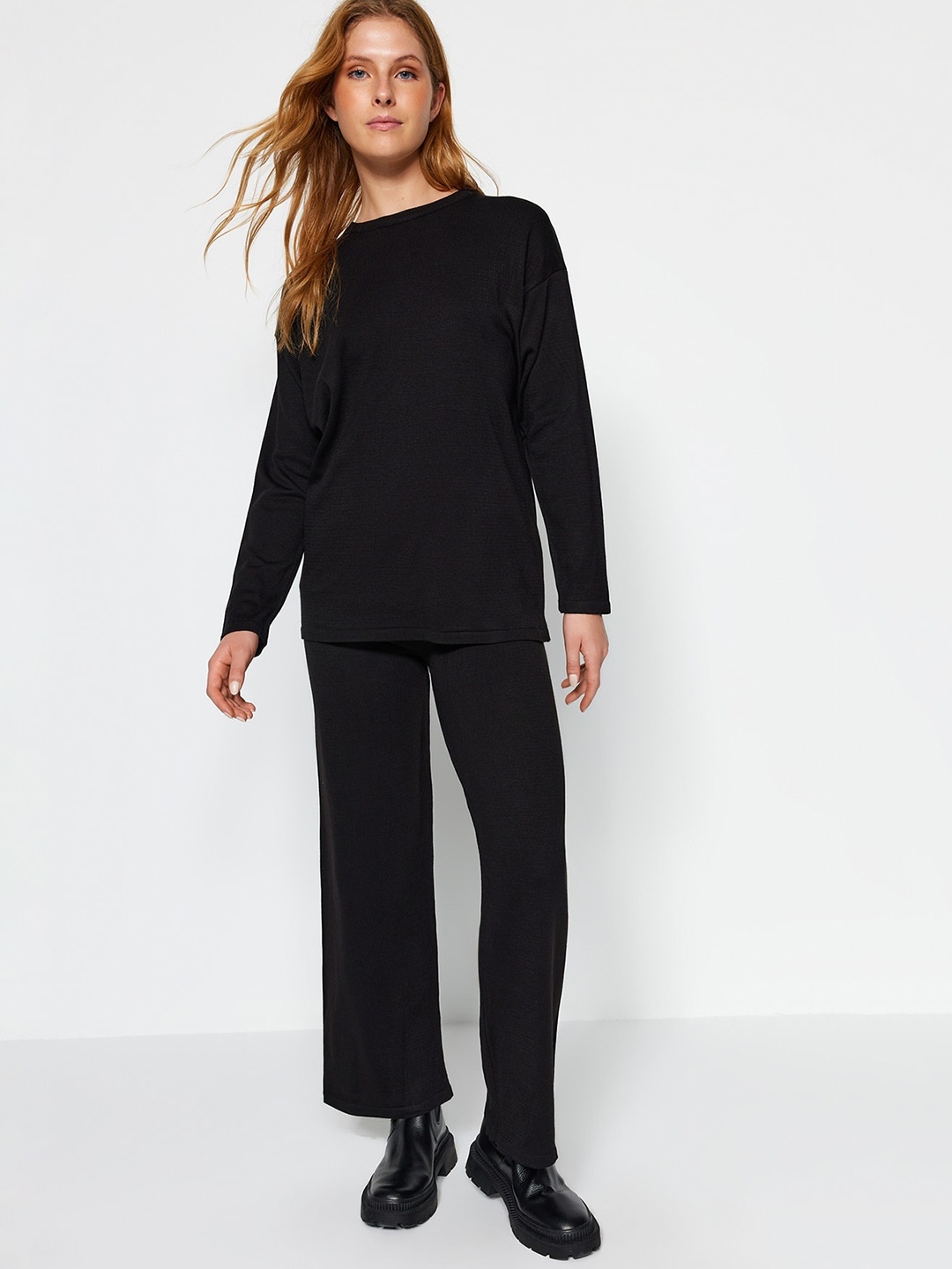 

Trendyol Boat Neck Long Sleeves Acrylic Top With Trousers, Black