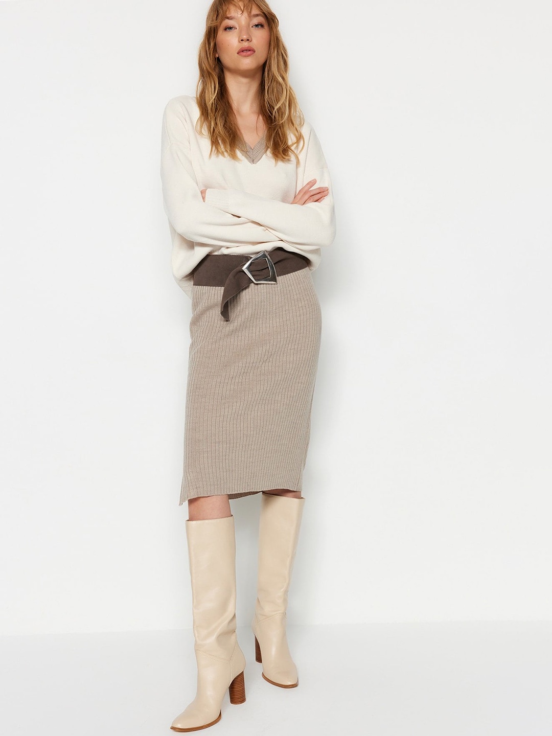 

Trendyol V-Neck Acrylic Sweatshirt With Skirt, Beige