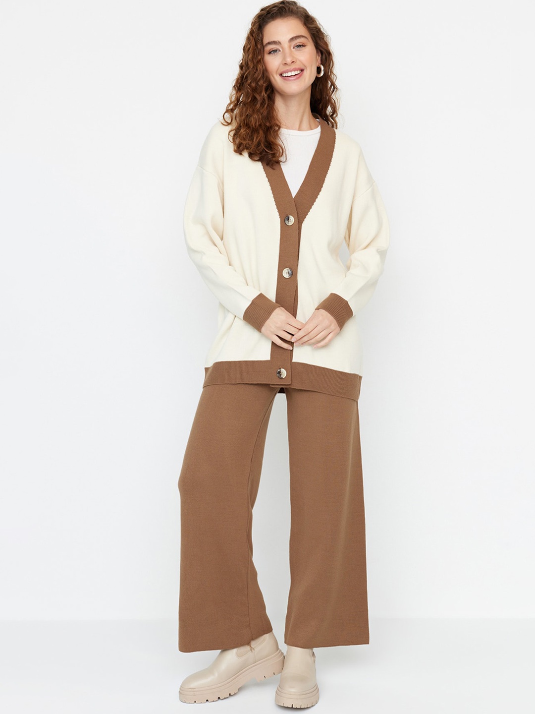 

Trendyol Woven Design V-Neck Sweater With Straight Trouser, Beige