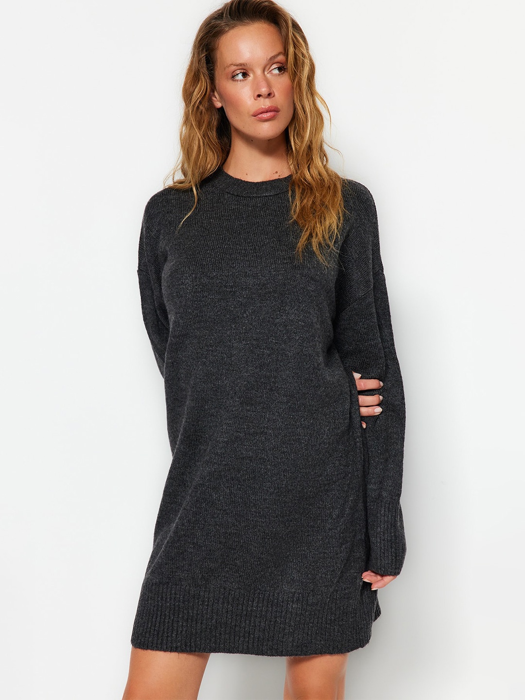 

Trendyol Self Design Drop-Shoulder Sleeves A-Line Dress, Grey
