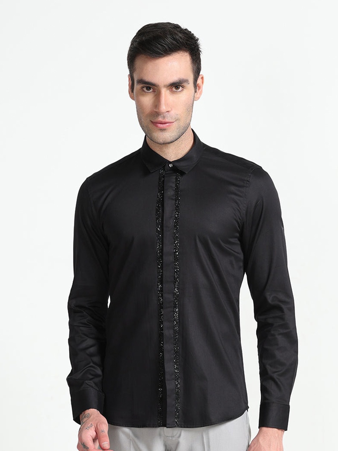 

Snitch Men Black Classic Slim Fit Opaque Cotton Casual Shirt