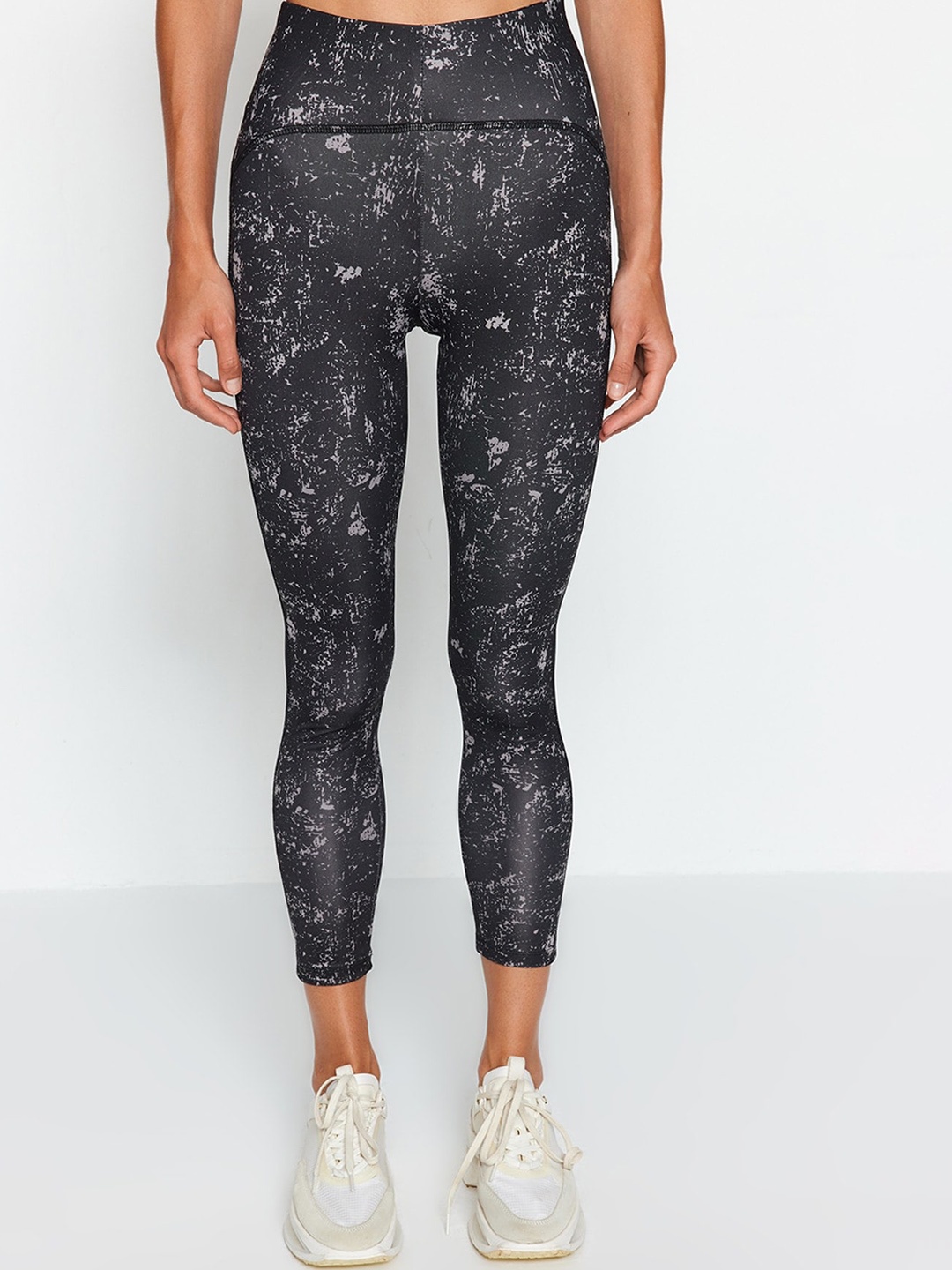 

Trendyol Women Abstract Printed Mid Rise Cropped Tights, Black