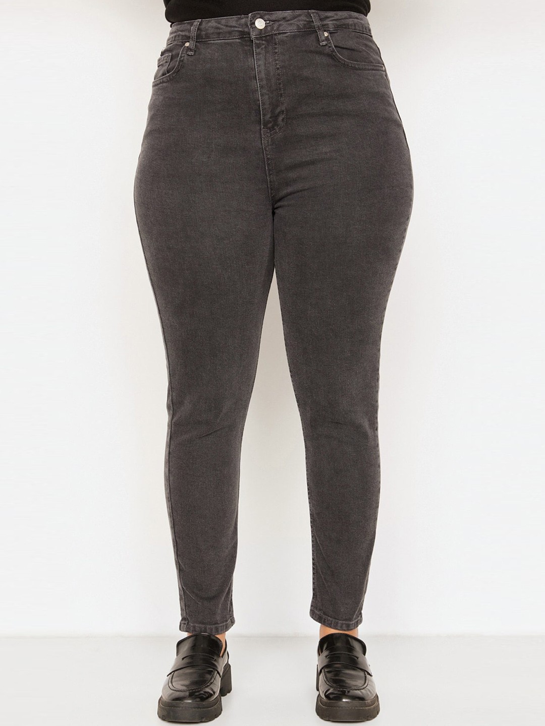 

Trendyol Women Plus Size Mid-Rise Clean Look Stretchable Jeans, Grey