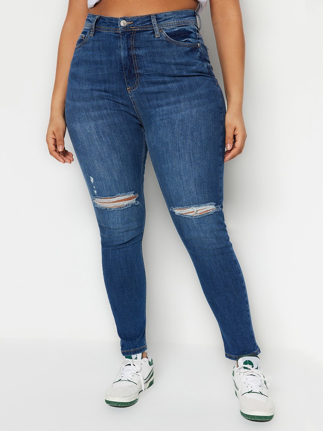 

Trendyol Women Slash Knee Light Fade Jeans, Blue