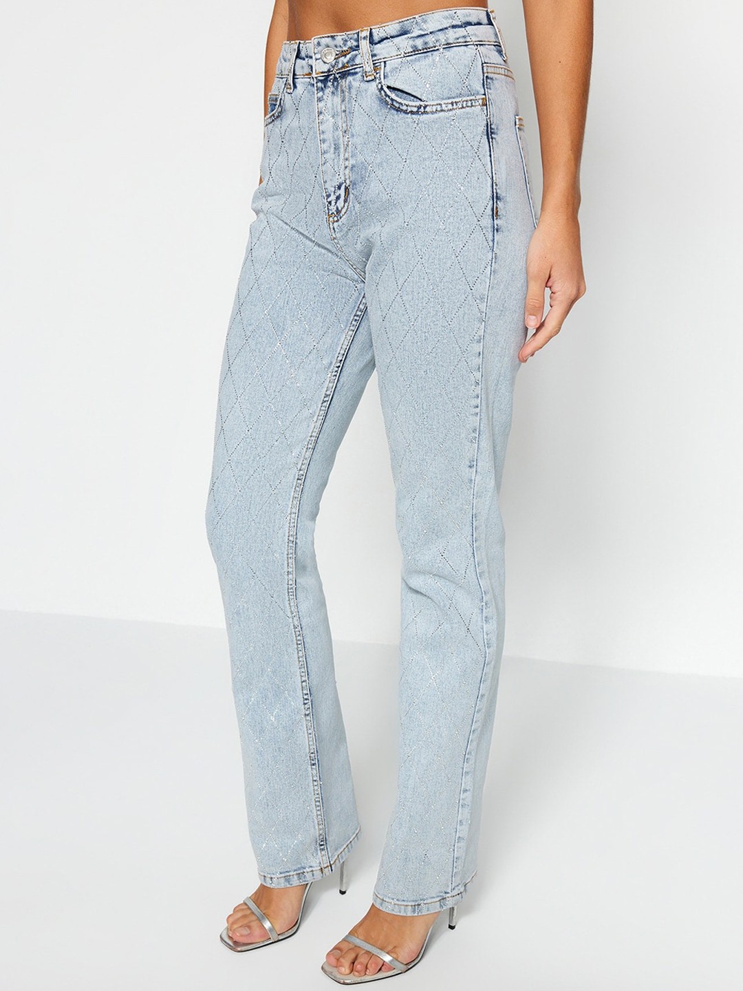 

Trendyol Women Clean Look Heavy Fade Stretchable Jeans, Blue