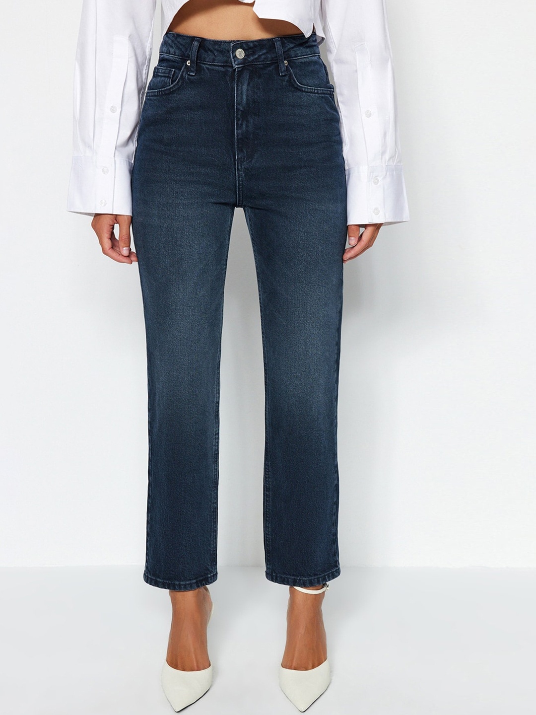 

Trendyol Women Mid Rise Clean Look Light Fade Stretchable Jeans, Navy blue