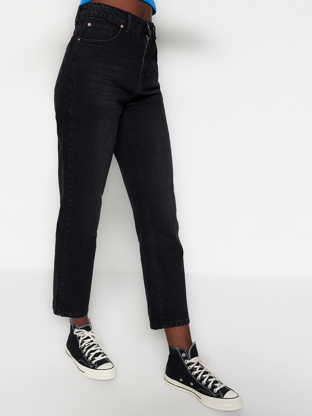 

Trendyol Women Clean Look Light Fade Jeans, Black