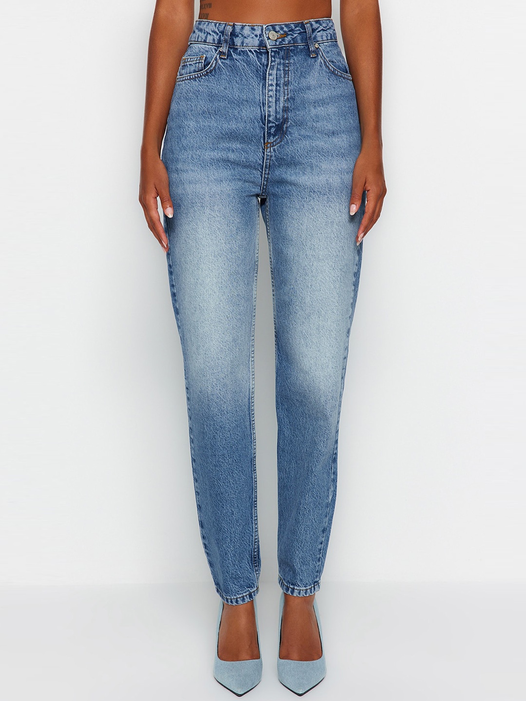 

Trendyol Women Mid-Rise Low Distress Heavy Fade Jeans, Blue