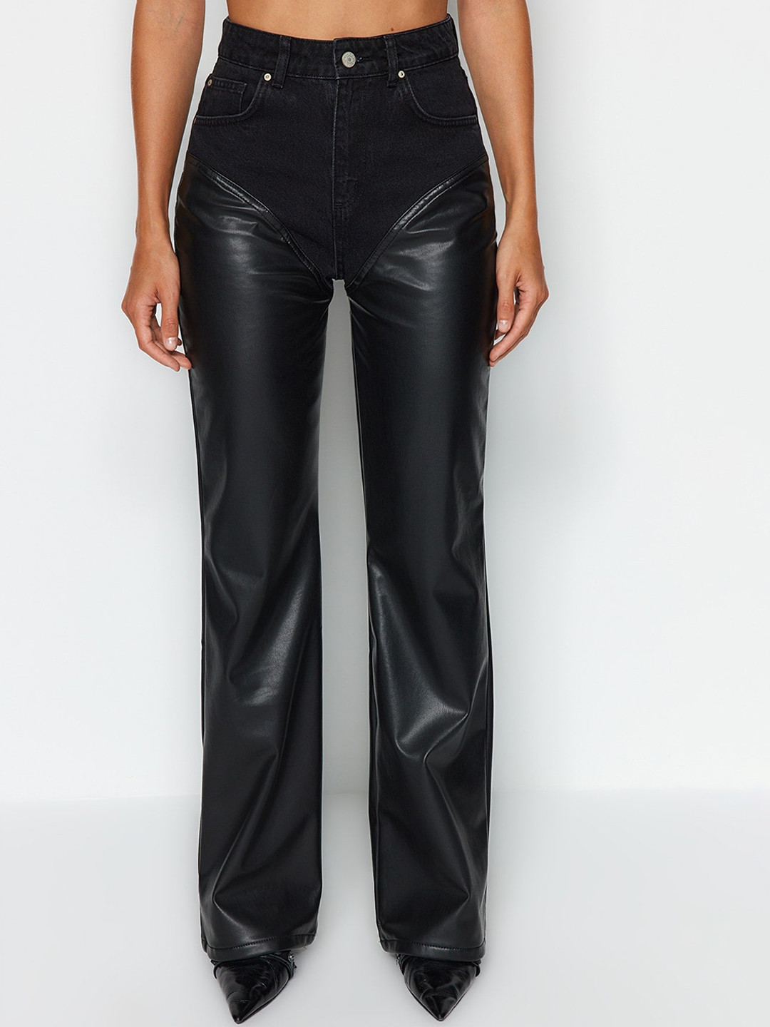 

Trendyol Women Mid Rise Pure Cotton Jeans, Black