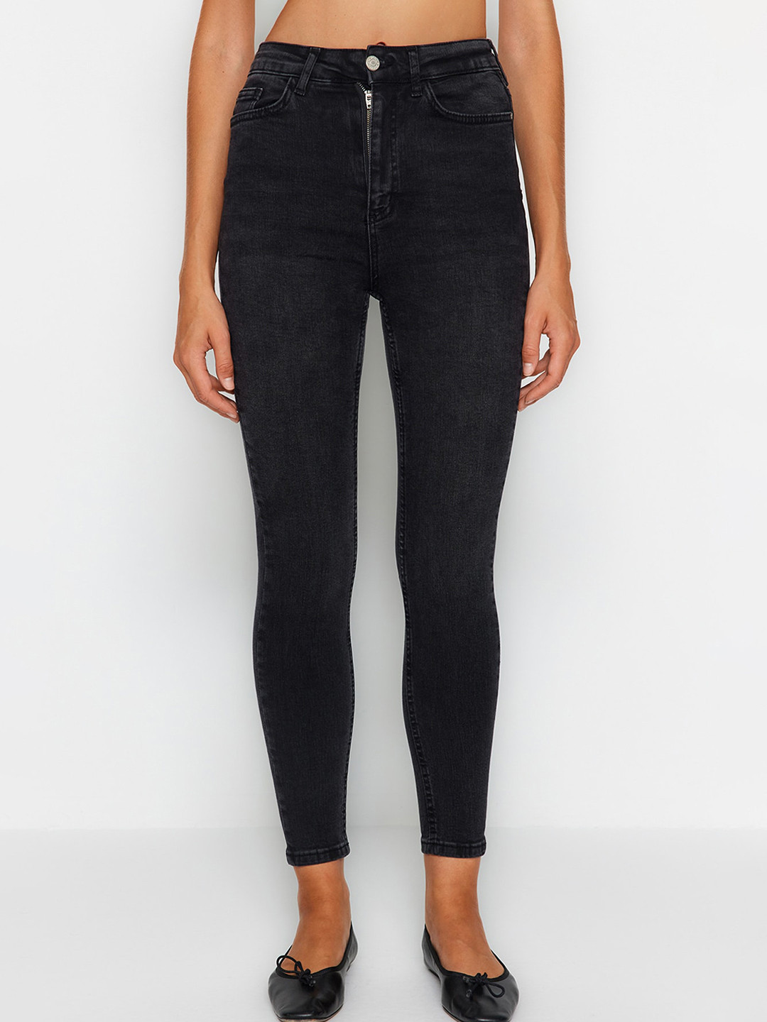 

Trendyol Women Mid-Rise Clean Look Stretchable Jeans, Black