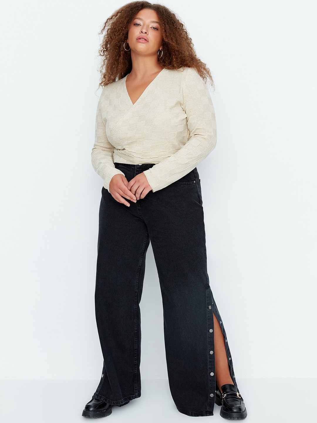 

Trendyol Women Mid-Rise Clean Look Side Slits Pure Cotton Jeans, Black