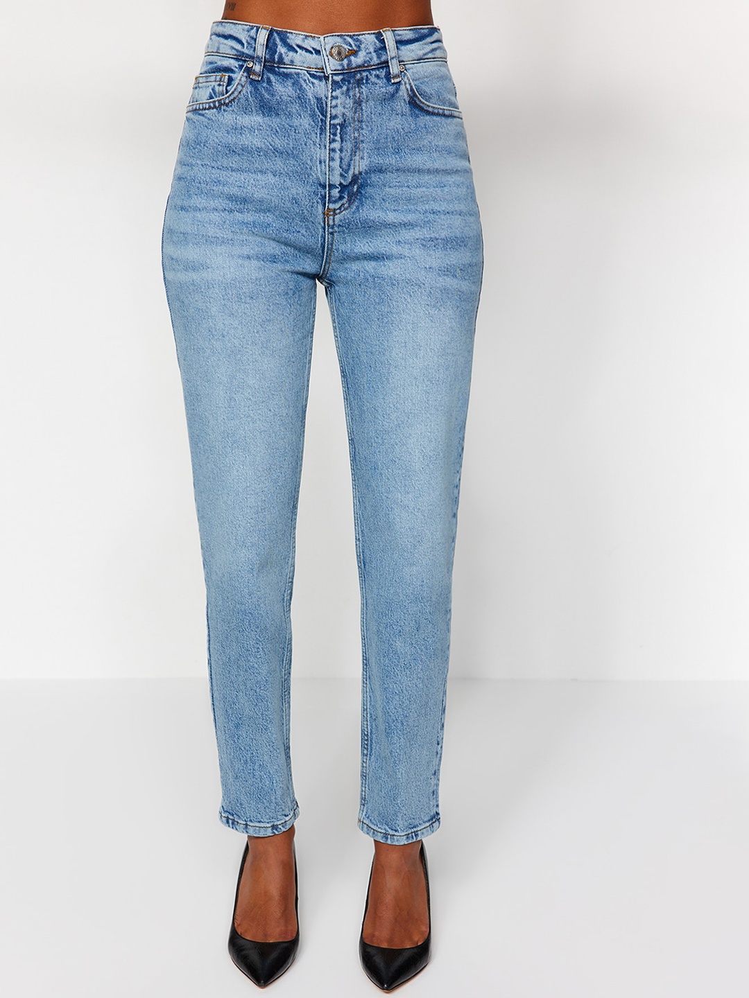 

Trendyol Women Low Distress Heavy Fade Jeans, Na