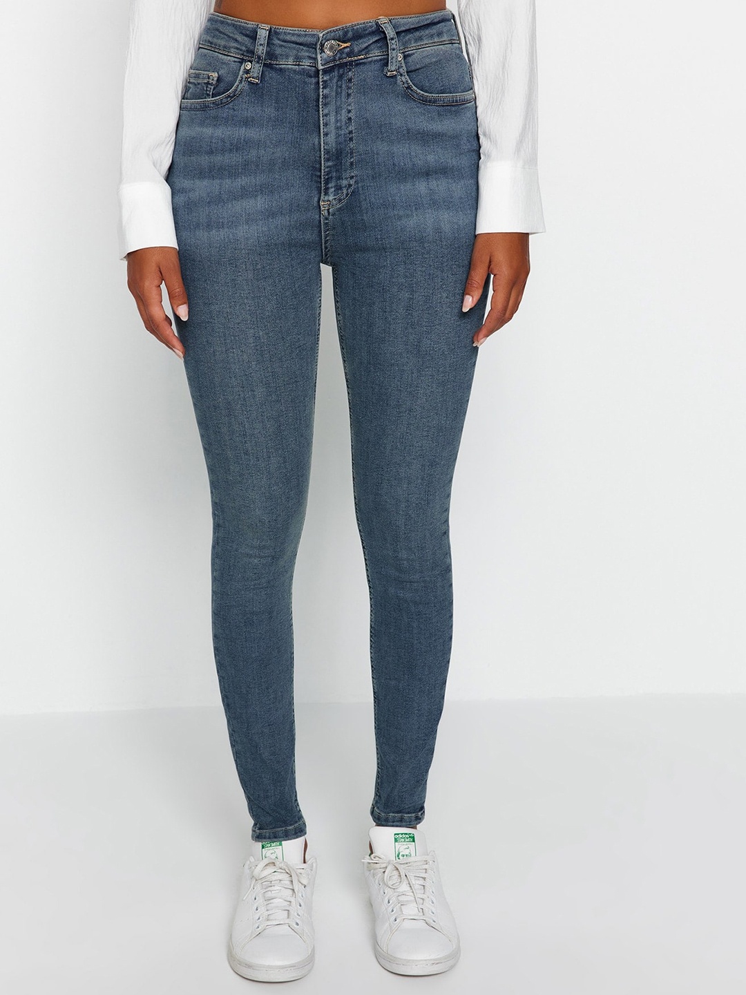 

Trendyol Women Mid Rise Light Fade Stretchable Jeans, Blue