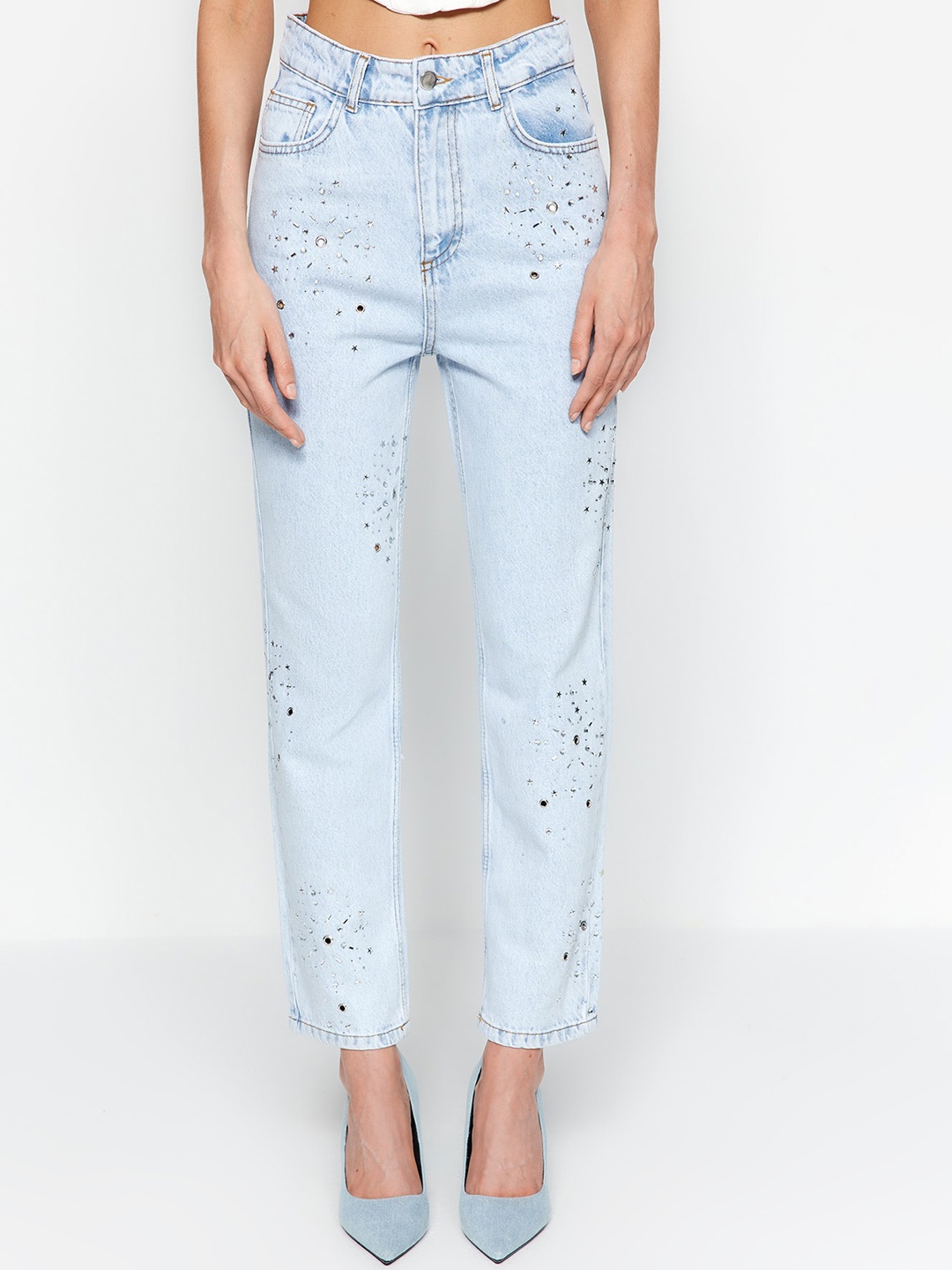 

Trendyol Women Mid-Rise Embellished Heavy Fade Pure Cotton Jeans, Blue