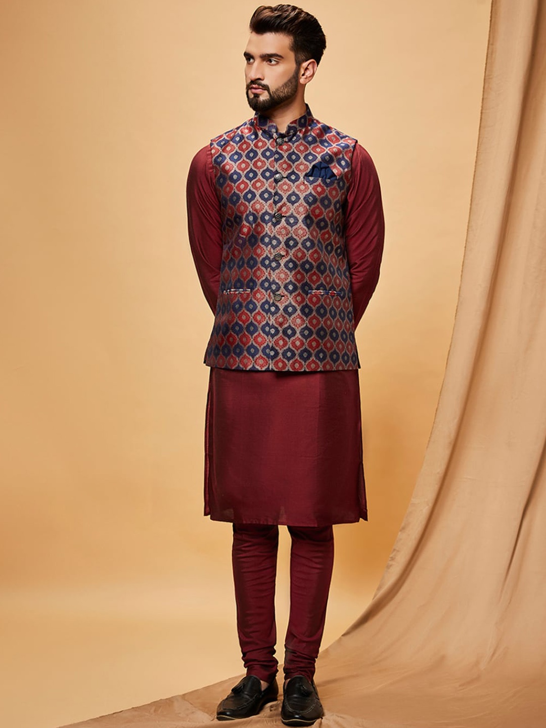 

KISAH Men Red Regular Kurta With Churidar And Nehru Jacket