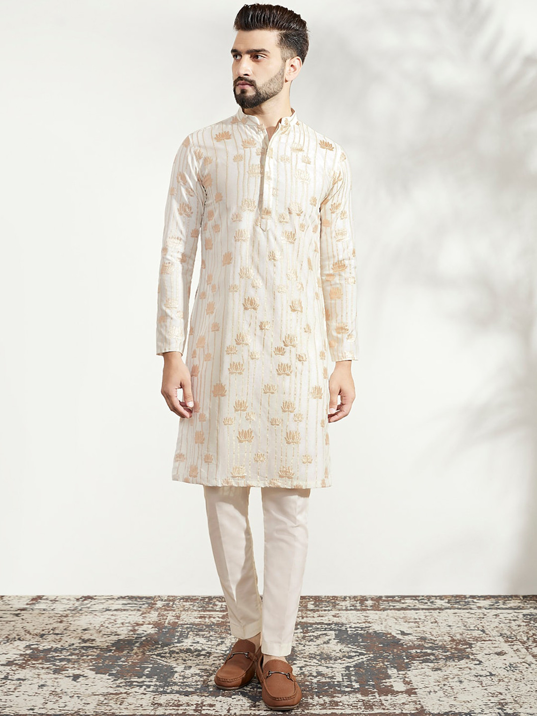 

KISAH Men Mandarin Collar Ethnic Motifs Regular Kurta With Pyjamas, Off white