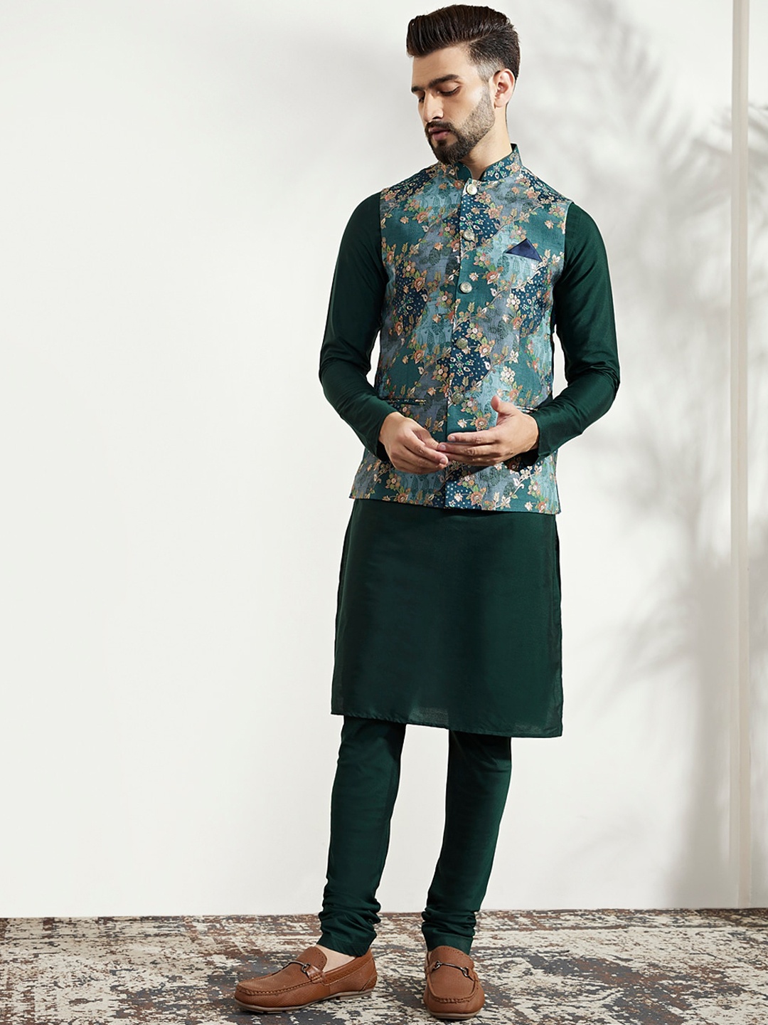 

KISAH Mandarin Collar Straight Kurta With Churidar & Nehru Jacket, Green