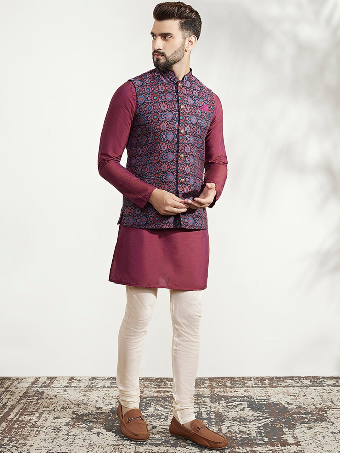 

KISAH Mandarin Collar Regular Kurta with Churidar With Nehru Jacket, Maroon