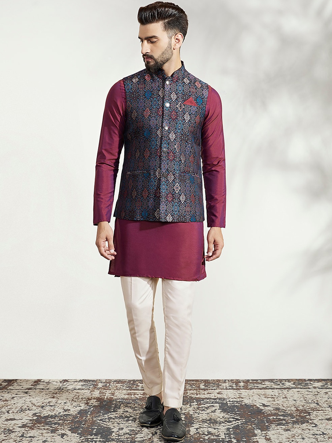 

KISAH Regular Kurta With Trousers And Nehru Jacket, Burgundy