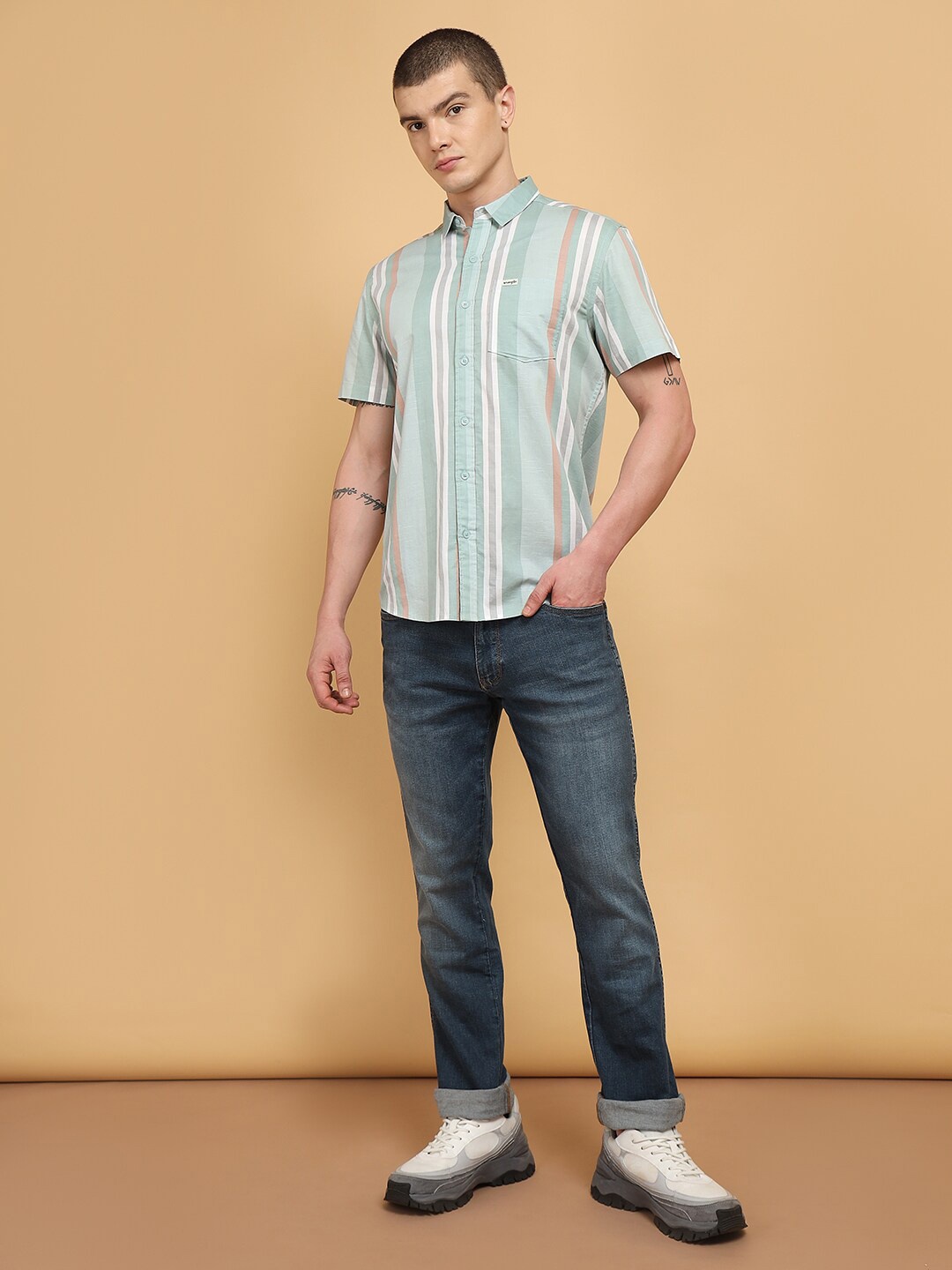 

Wrangler Men Green Opaque Striped Casual Shirt