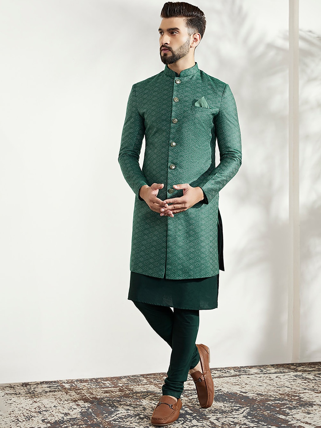 

KISAH Men Woven-Design Indowestern Sherwani Set, Green