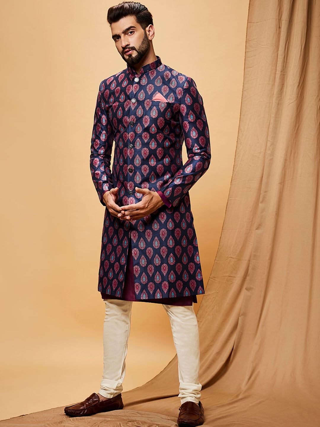 

KISAH Men Self-Design Indowestern Sherwani Set, Blue
