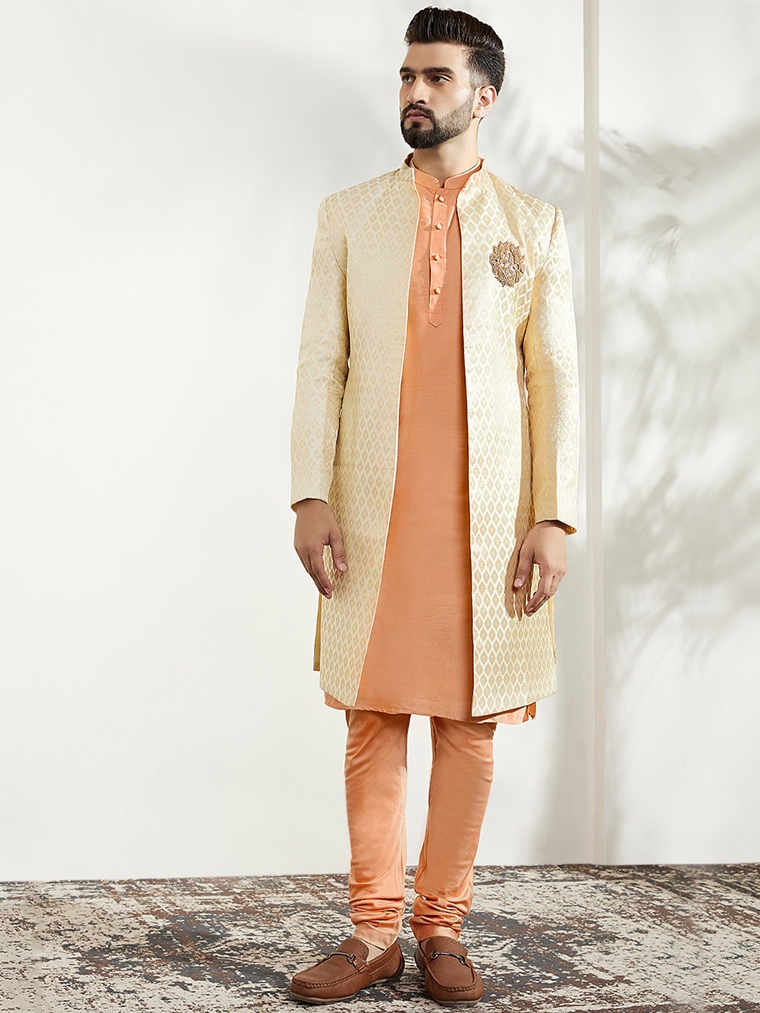 

KISAH Men Ethnic Self Design Kurta & Indowestern Sherwani With Churidar, Off white