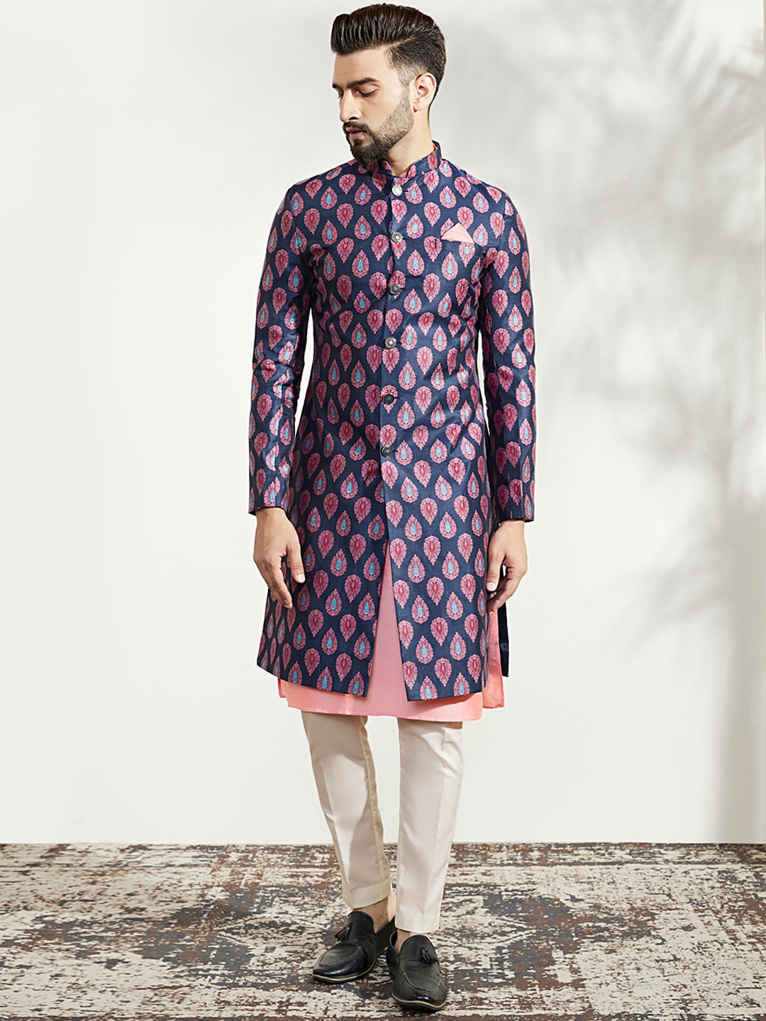 

KISAH Men Self-Design Indowestern Sherwani Set, Blue