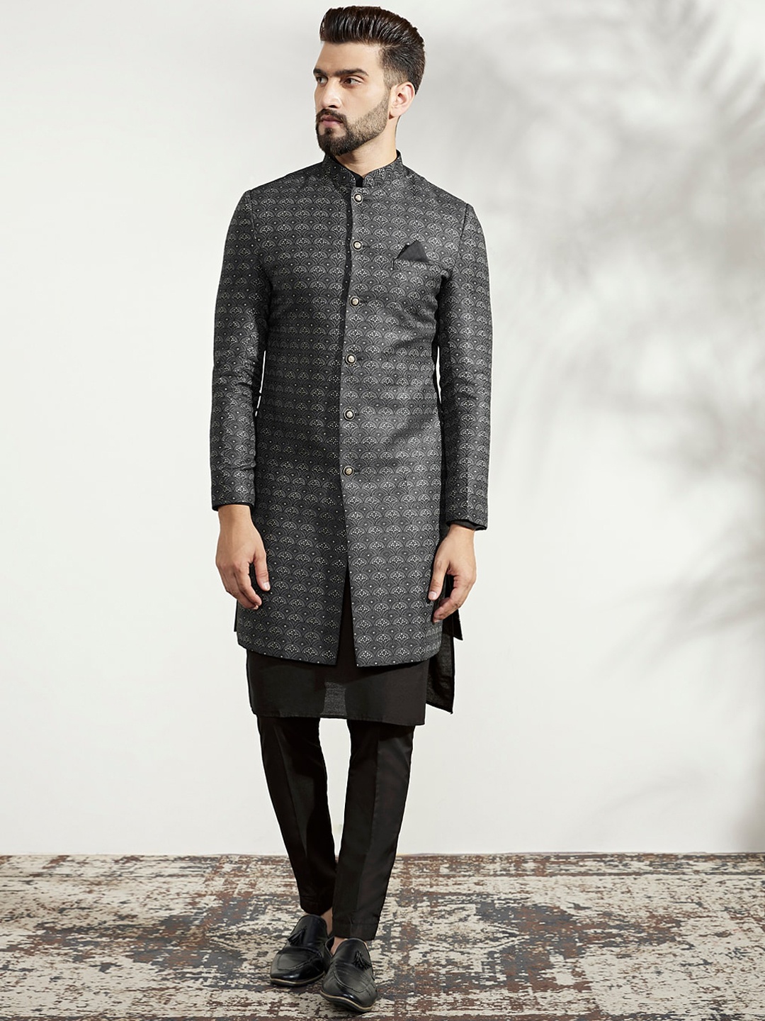 

KISAH Men Self-Design Jacquard Indowestern Sherwani Kurta With Trousers Set, Black