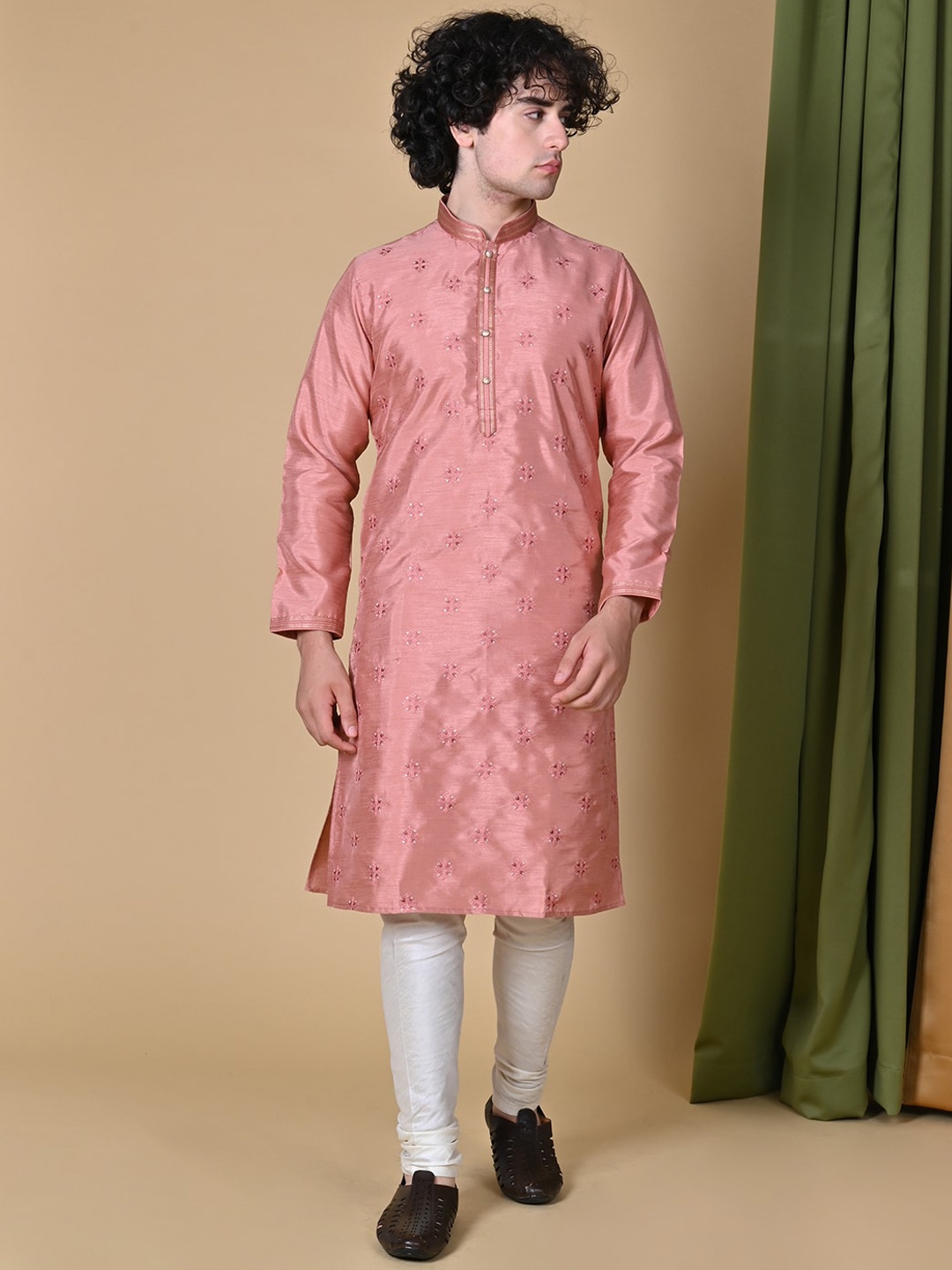 

MAAHI FABS Ethnic Motifs Embroidered Jacquard Straight Kurta, Peach