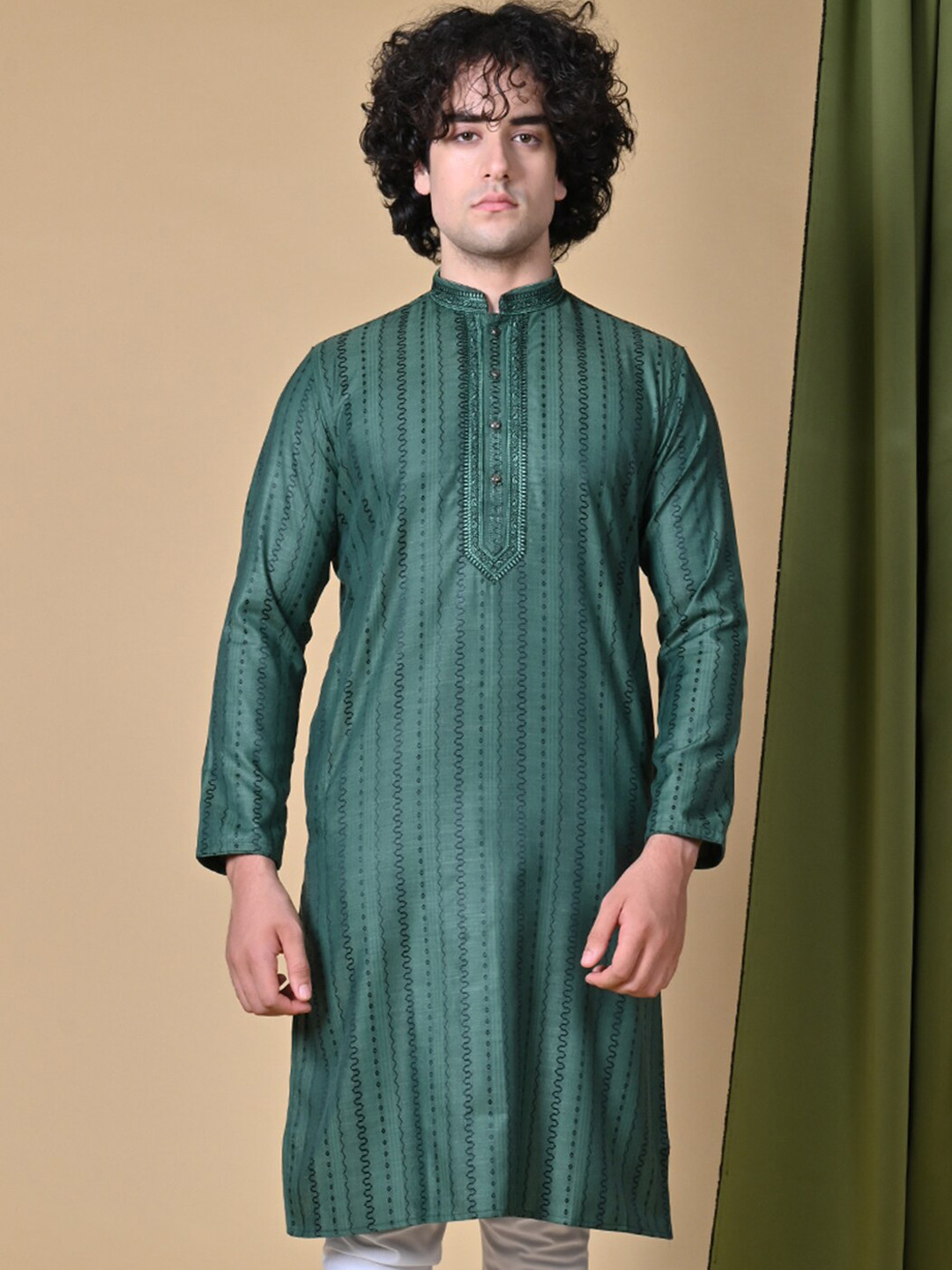 

MAAHI FABS Woven Design Mandarin Collar Thread Work Jacquard Straight Kurta, Green