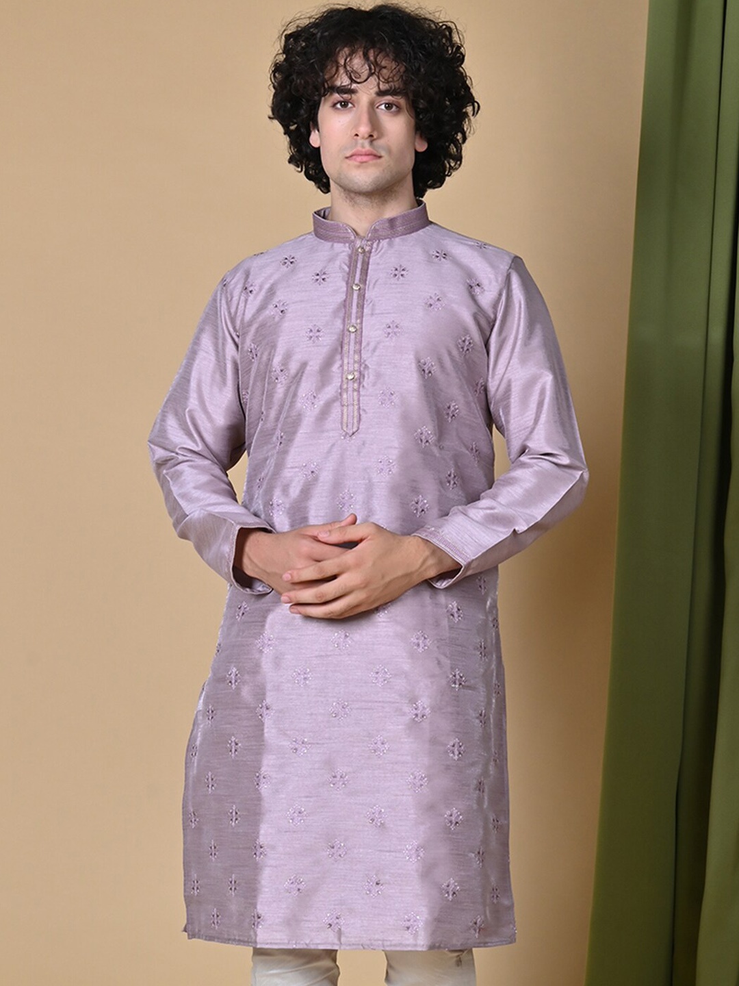 

MAAHI FABS Ethnic Motifs Embroidered Mandarin Collar Thread Work Jacquard Straight Kurta, Purple