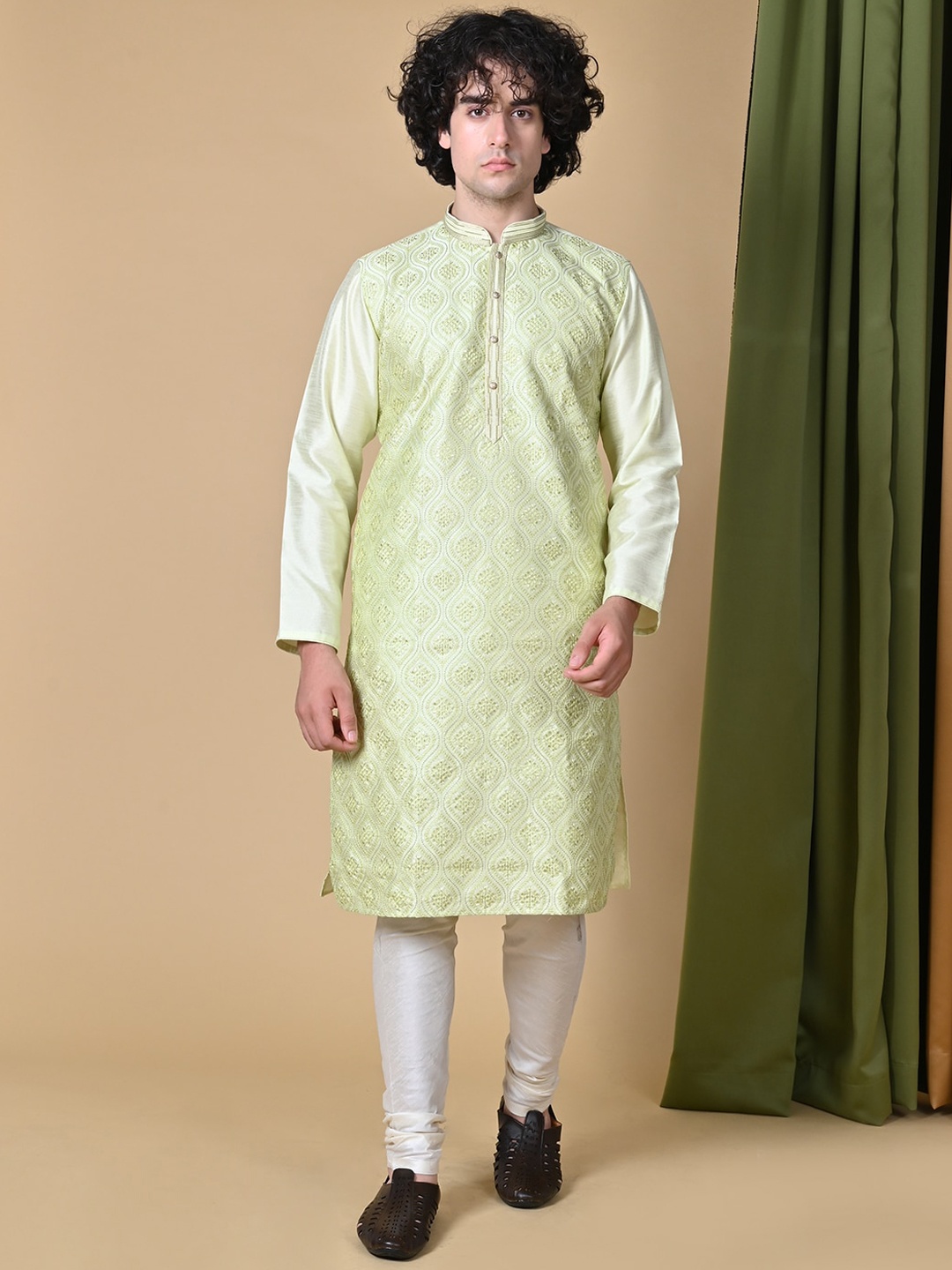 

MAAHI FABS Ethnic Embroidered Thread Work Straight Kurta, Green