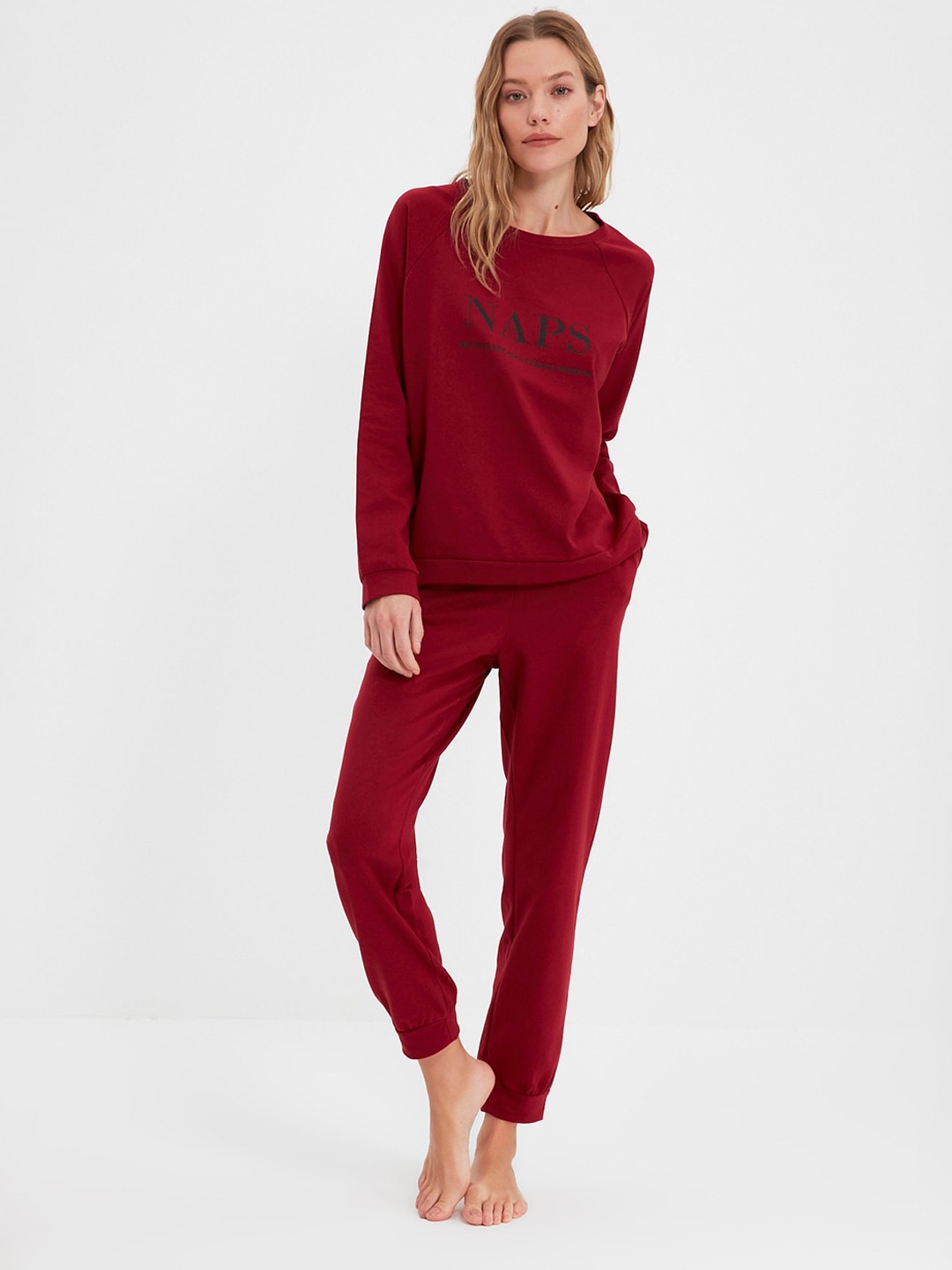 

Trendyol Typography Printed Night suit, Burgundy