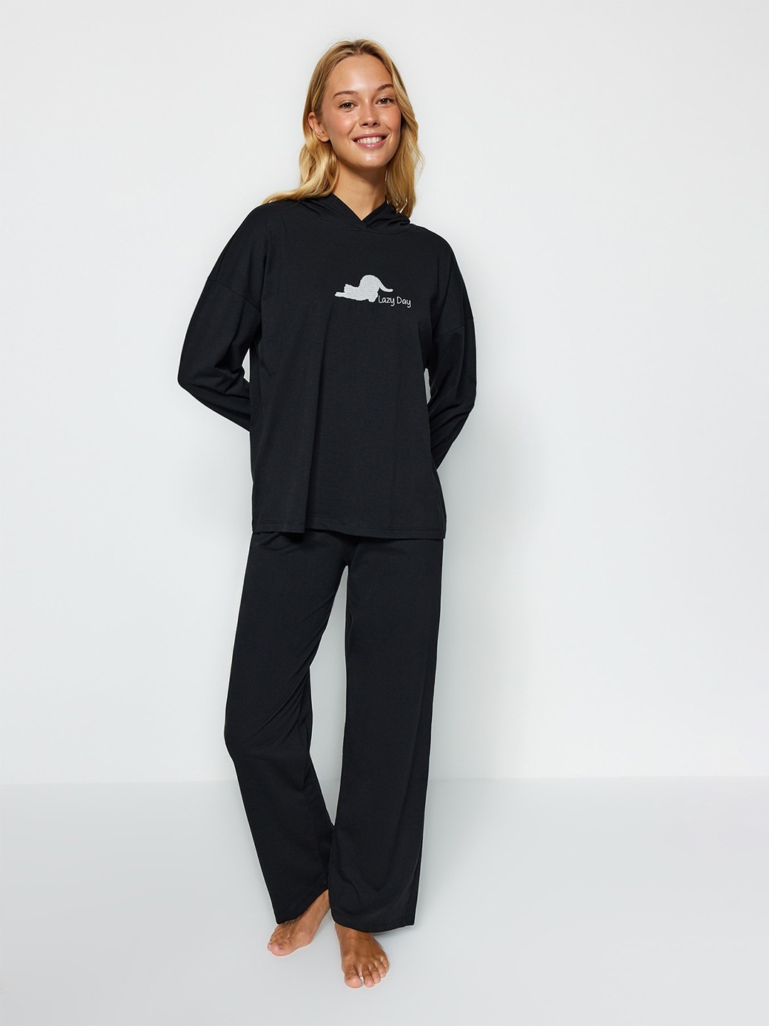 

Trendyol Graphic Printed Night suit, Black
