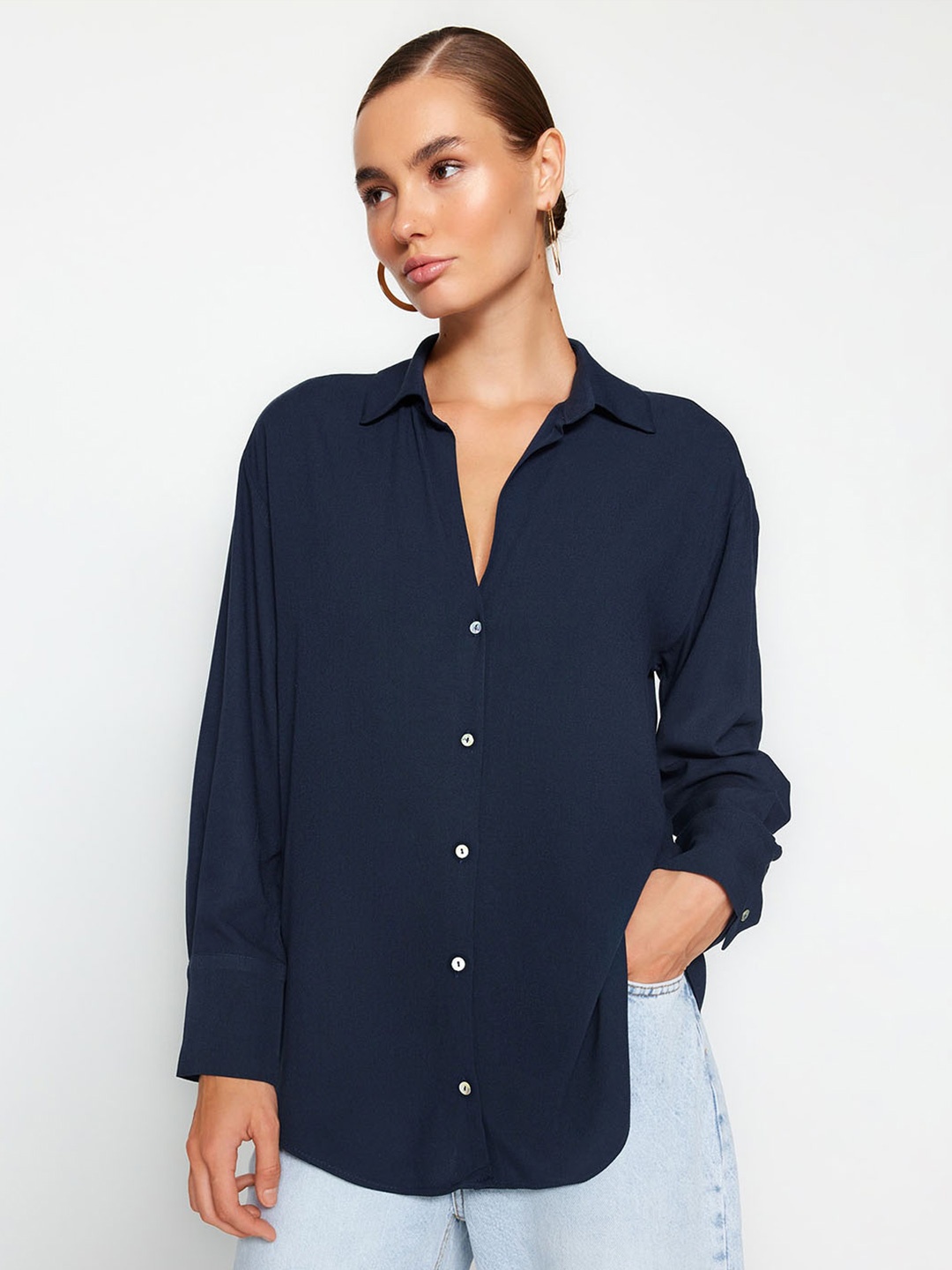 

Trendyol Spread Collar Long Sleeves Casual Shirt, Navy blue