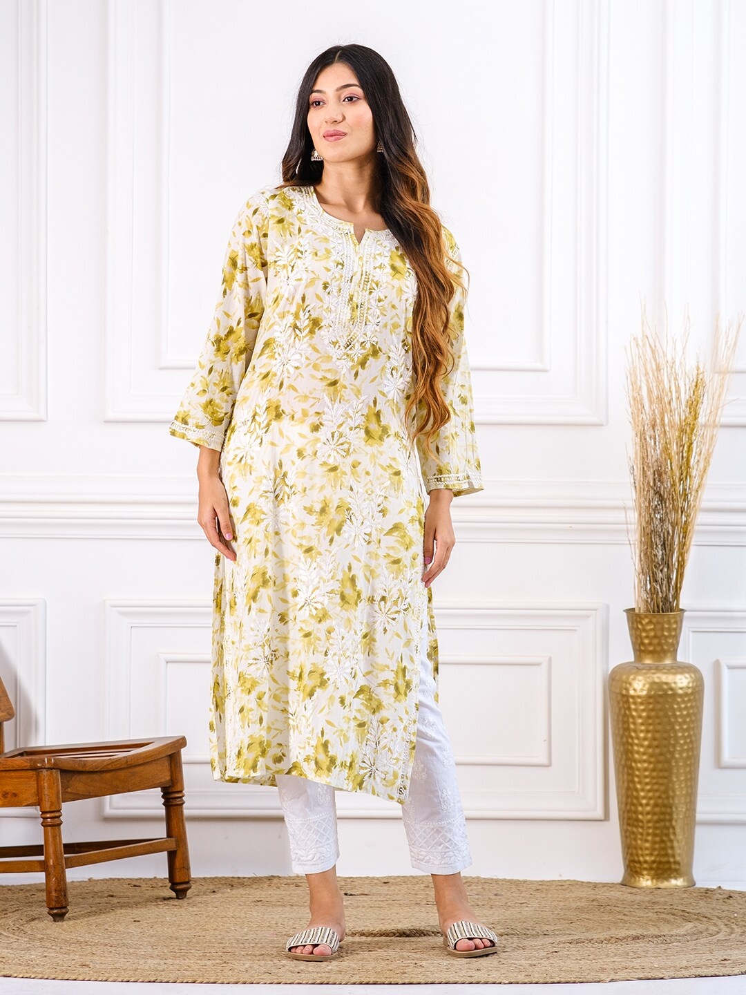 

Chowkhat Floral Printed Thread Work Straight Kurta, Green